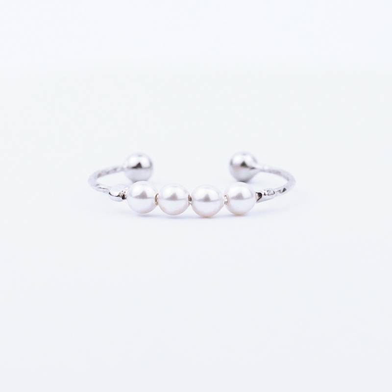 SPINNING PEARLS FIDGET RING