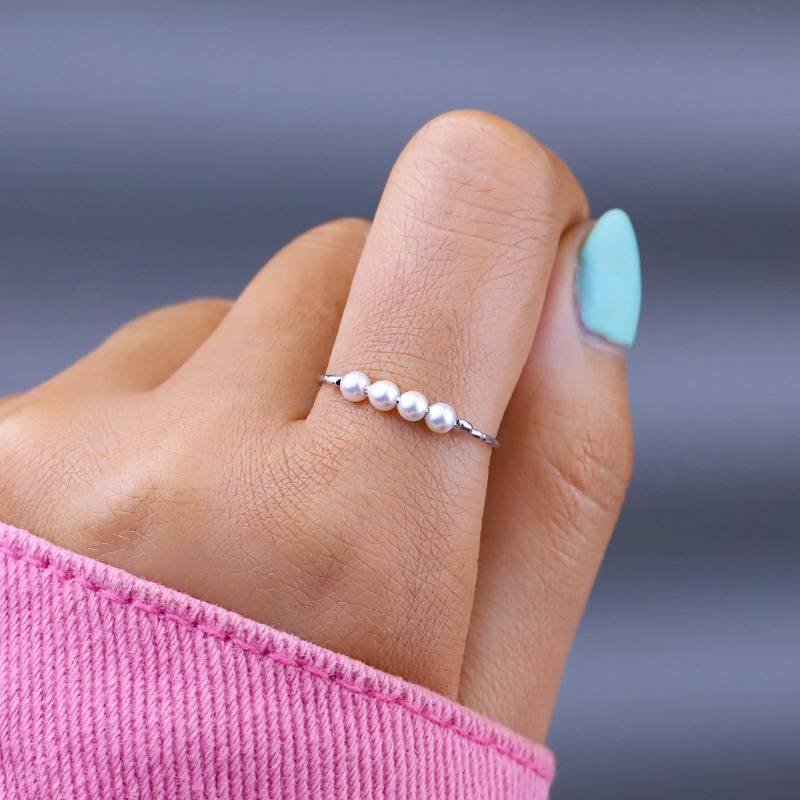 SPINNING PEARLS FIDGET RING