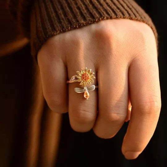 DAISY WITH PENDANT FIDGET RING