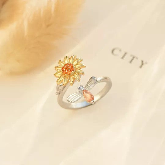 DAISY WITH PENDANT FIDGET RING