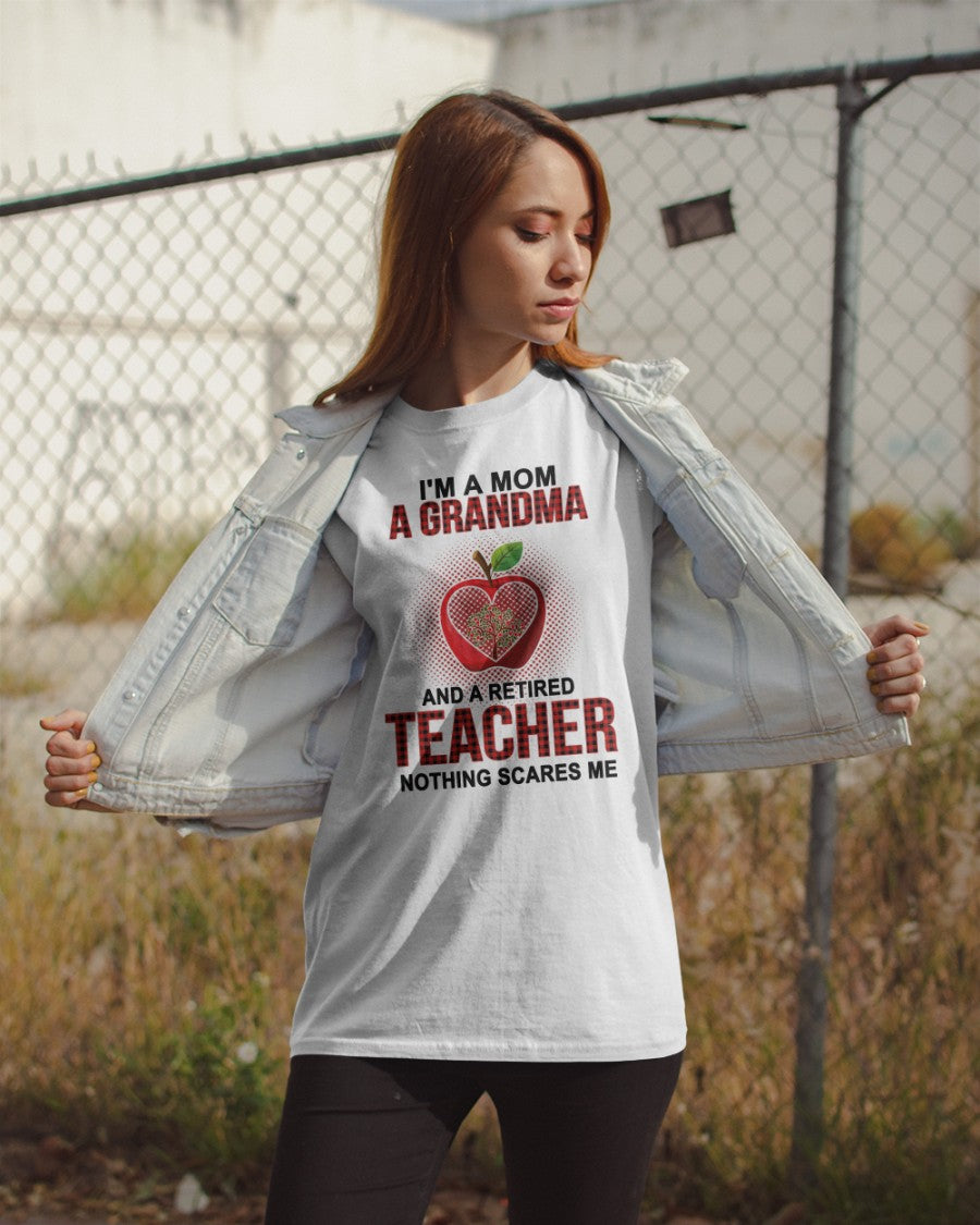 I'm A Mom A Grandma And A Retired Teacher Classic T-Shirt
